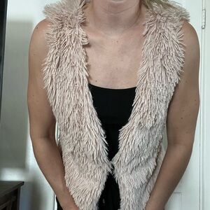 Love Tree furry vest size L